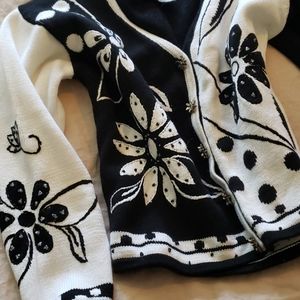 Sweater like new lipstick tag without name